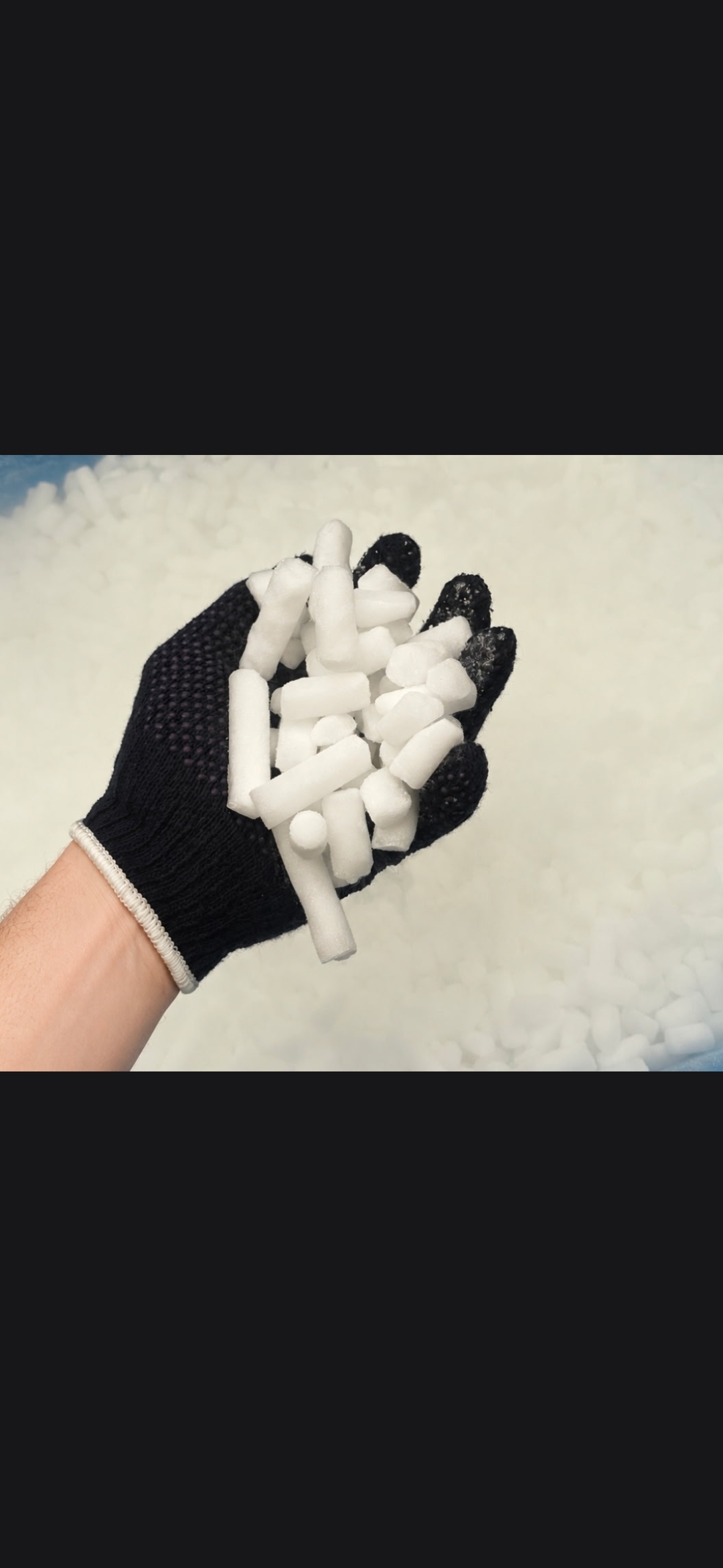 Safe dry ice handling with insulated gloves — E-Z Dry Ice safety tips
